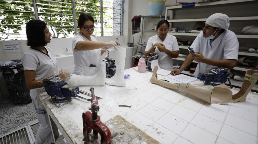 elaboracion protesis lisiados guerra el salvador