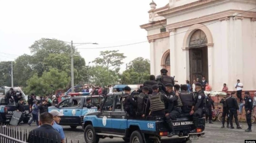 Policía asedia iglesia en Masaya