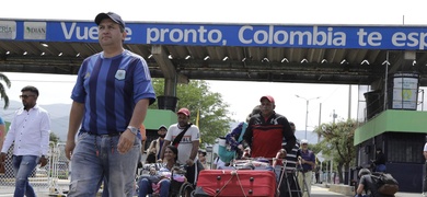 migrantes cruzan frontera colombia venezuela