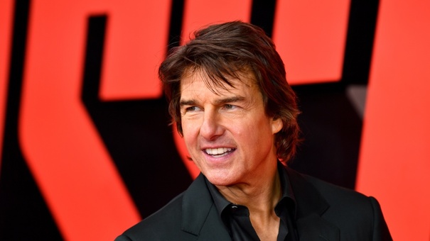 tom cruise firma acuerdo warner bros