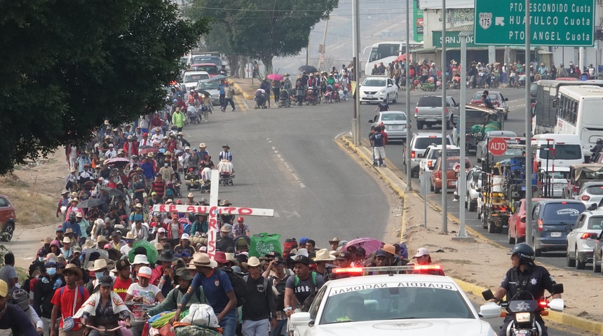 migrantes caminan sur mexico hacia oaxaca