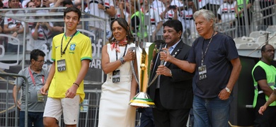 rinden homenaje pele final supercopa