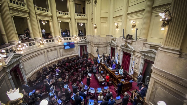 legisladores argentinos aprueban candidatura massa milei