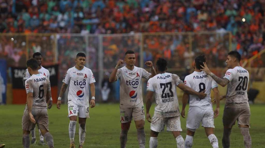 jugadores de futbol de el salvador