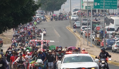 migrantes caminan sur mexico hacia oaxaca