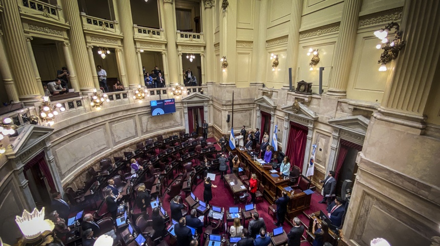 legisladores argentinos aprueban candidatura massa milei