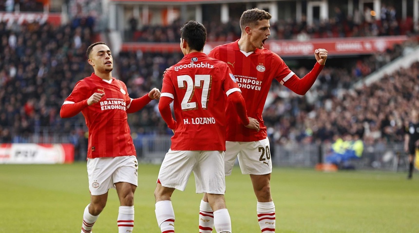 lozano celebra gol psv frente zwolle