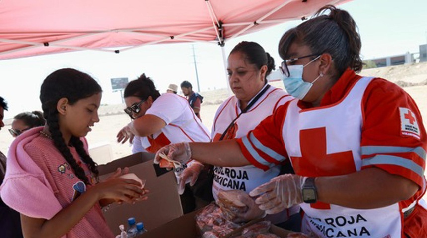 cruz roja brinda ayuda migrantes