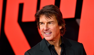 tom cruise firma acuerdo warner bros