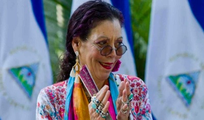 rosario murillo aplaudiendo