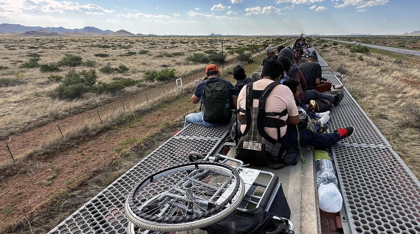 grupo migrantes viajan tres mexico