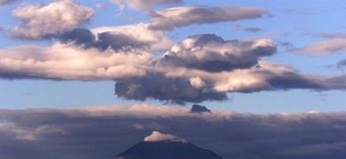 el salvador explosiones volcan chaparrastique