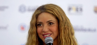 cantante shakira inaugura colegio colombia