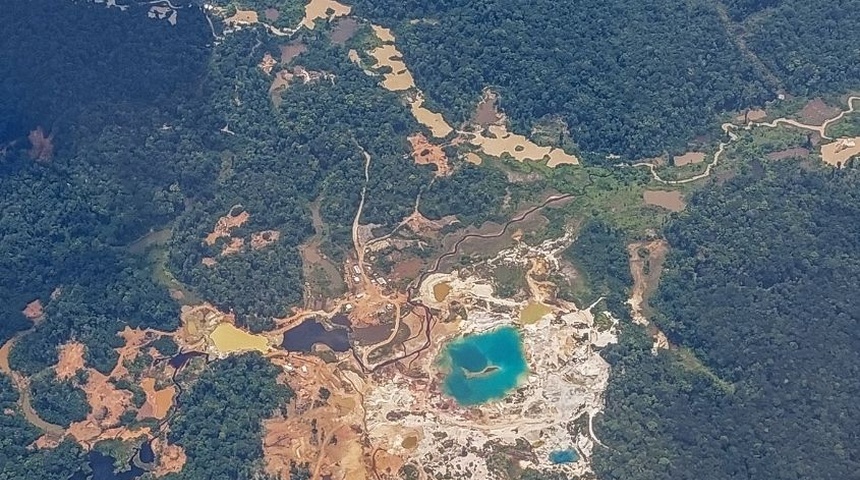 sitio minero en la selva amazónica guyana