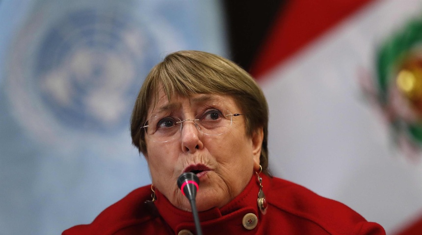 michelle bachelet  expresidenta chile vota nueva constitucion