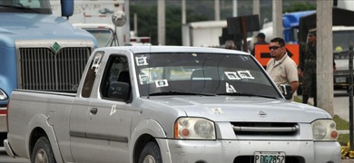 camioneta con marcas de balas