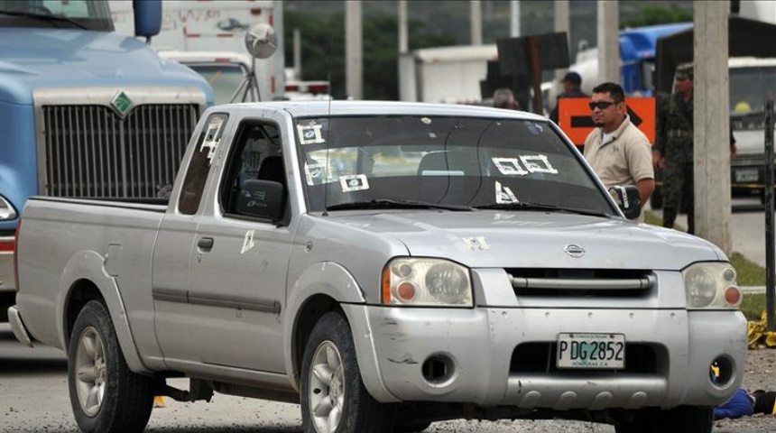 camioneta con marcas de balas