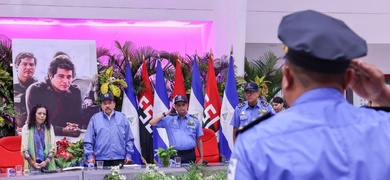 daniel ortega en promocion cadetes policia