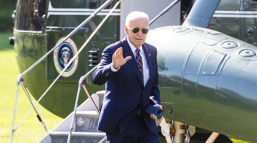 biden respalda eliminar impuestos propinas