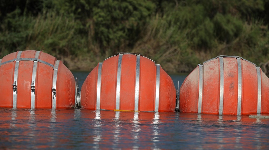 boyas colocadas en rio grande