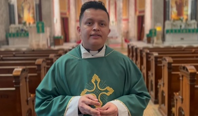 sacerdote exiliado