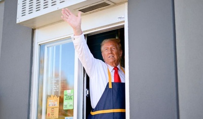 donald trump saludando local mcdonald's feasterville