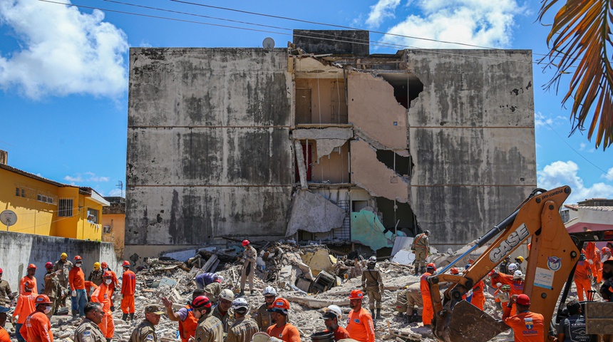 desplome de edificio en brasil