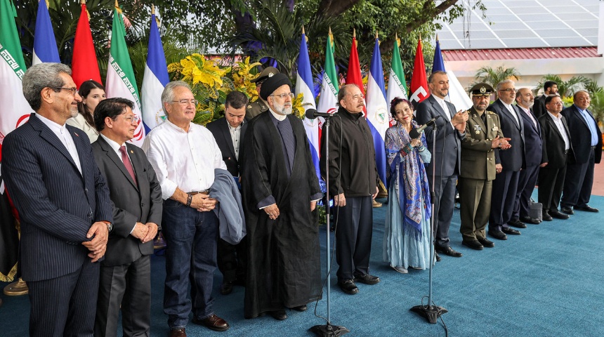 daniel ortega junto presidente iran