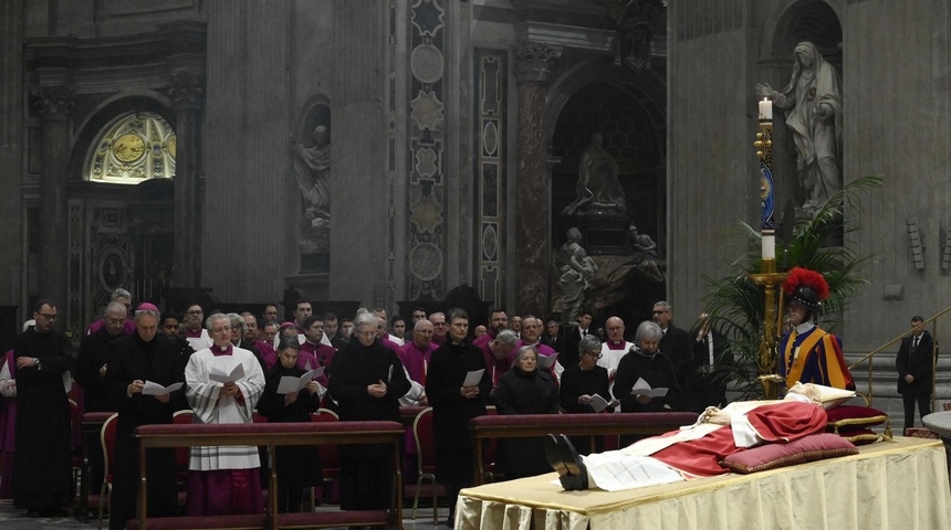 vela del papa emerito benedicto xvi