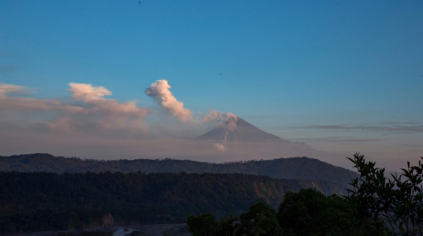 ecuador explosion volcan sangay