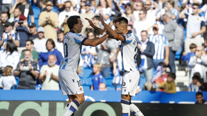 real sociedad celebra gol