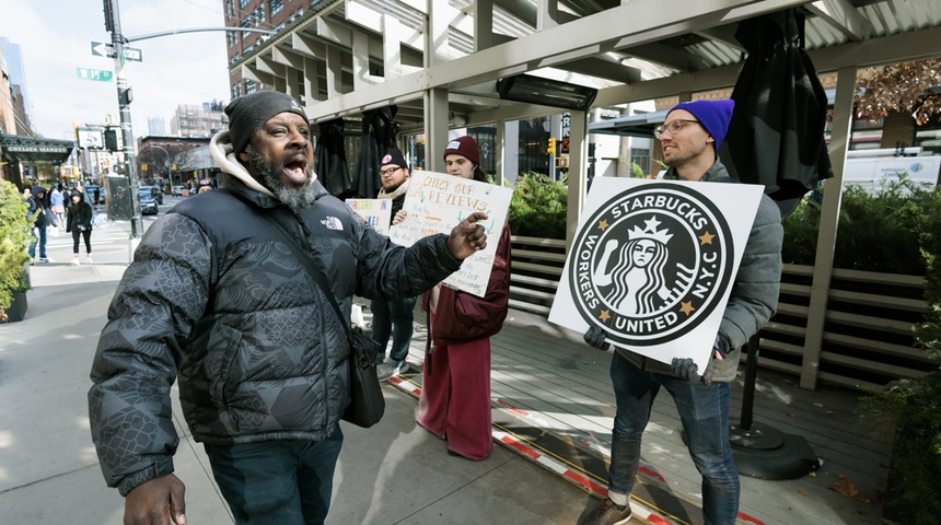 protestas de trabajadores de starbucks