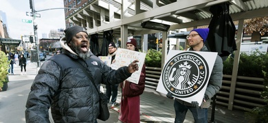 protestas de trabajadores de starbucks