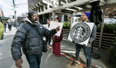 protestas de trabajadores de starbucks