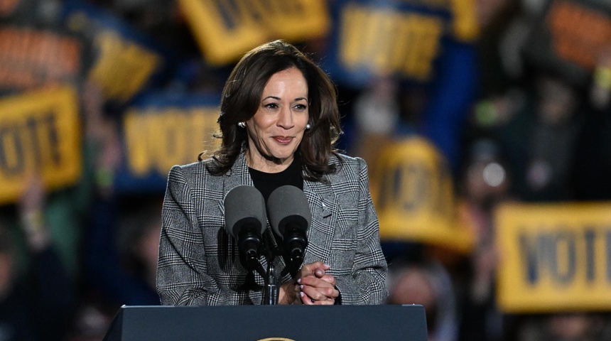 kamala harris mitin politico