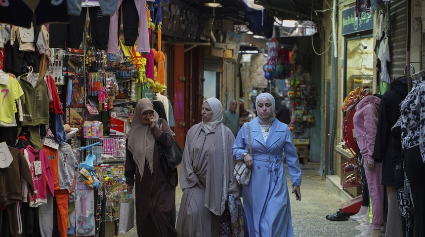 muejres palestinas caminan elecciones eeuu