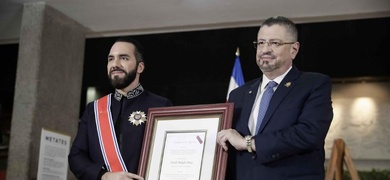 presidente costa rica rodrigo chaves condecoración bukele