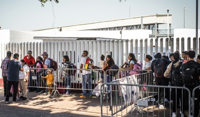 migrantes fila tijuana frontera eeuu