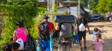 migrantes centroamericanos caminando