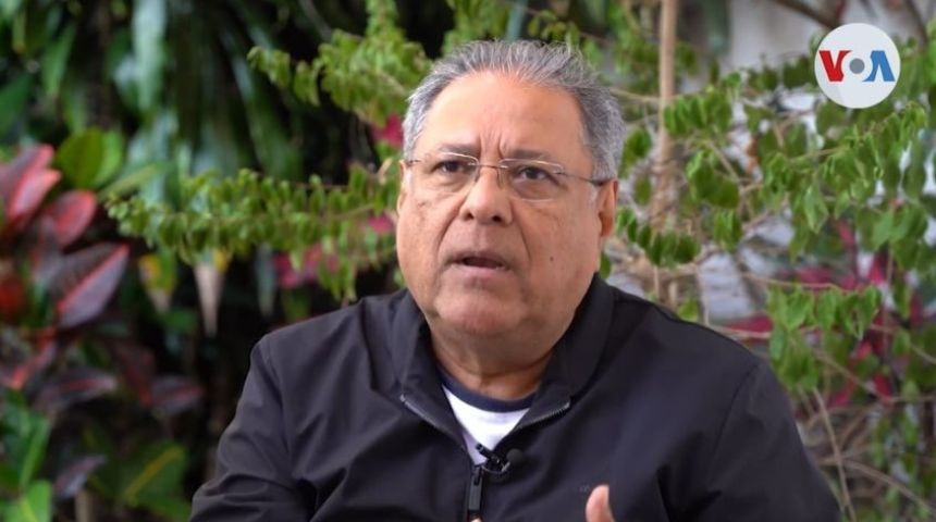 economista nicaragüense exiliado enrique sáenz