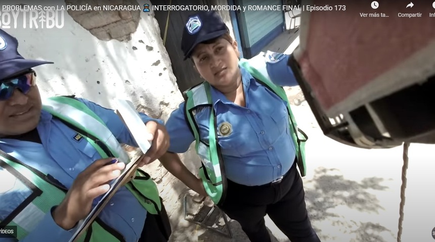 Youtuber español expone a policías de tránsito por “coima” para evitar ser multado en Nicaragua