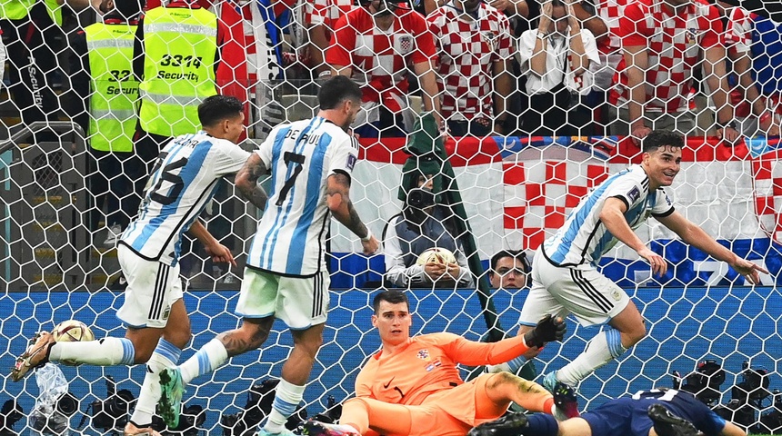 Messi y Julián Álvarez dan ventaja a Argentina frente a Croacia con 3-0