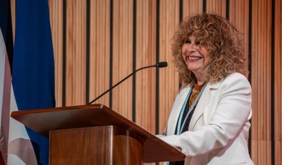 escritora nicaragüense gioconda belli doctorado honoris causa