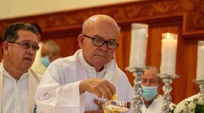 Régimen en Nicaragua detiene a sacerdote Frutos Valle de 80 años