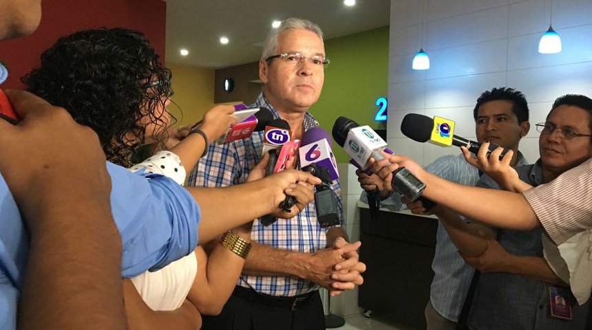 Gerente de canal 10 se protege en embajada de Honduras ante presión del Gobierno