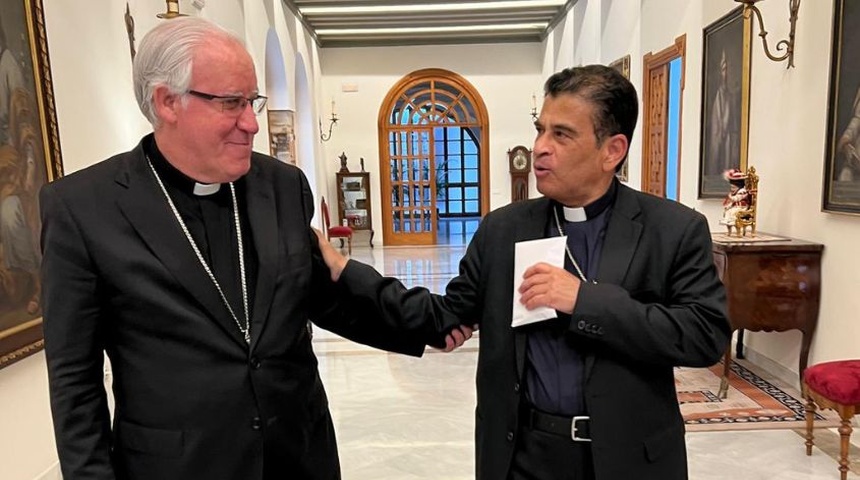 Reaparece Monseñor Rolando Álvarez en visita al Arzobispo de Sevilla, España