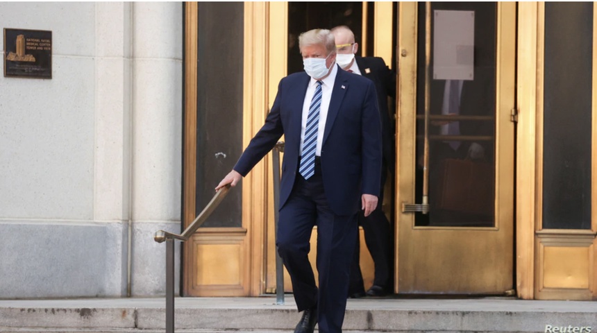 Donald Trump abandona el hospital, regresa a la Casa Blanca