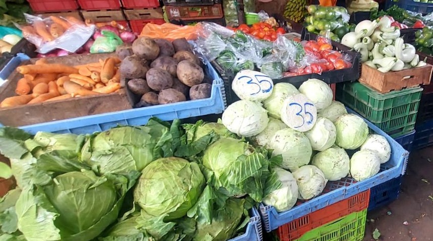 Aliste su bolsillo: Tomates y papas suben de precio en el mercado Oriental