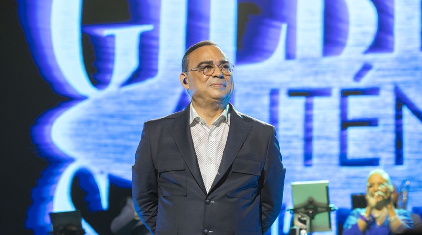 Gilberto Santa Rosa celebra sus 61 años anunciando las fechas de su gira "Auténtico"