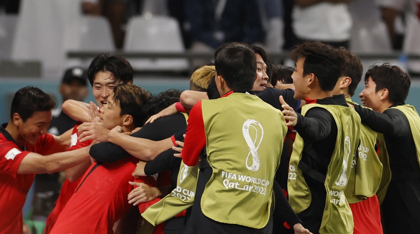 2-1. Corea del Sur se suma a la fiesta y aparta a Uruguay